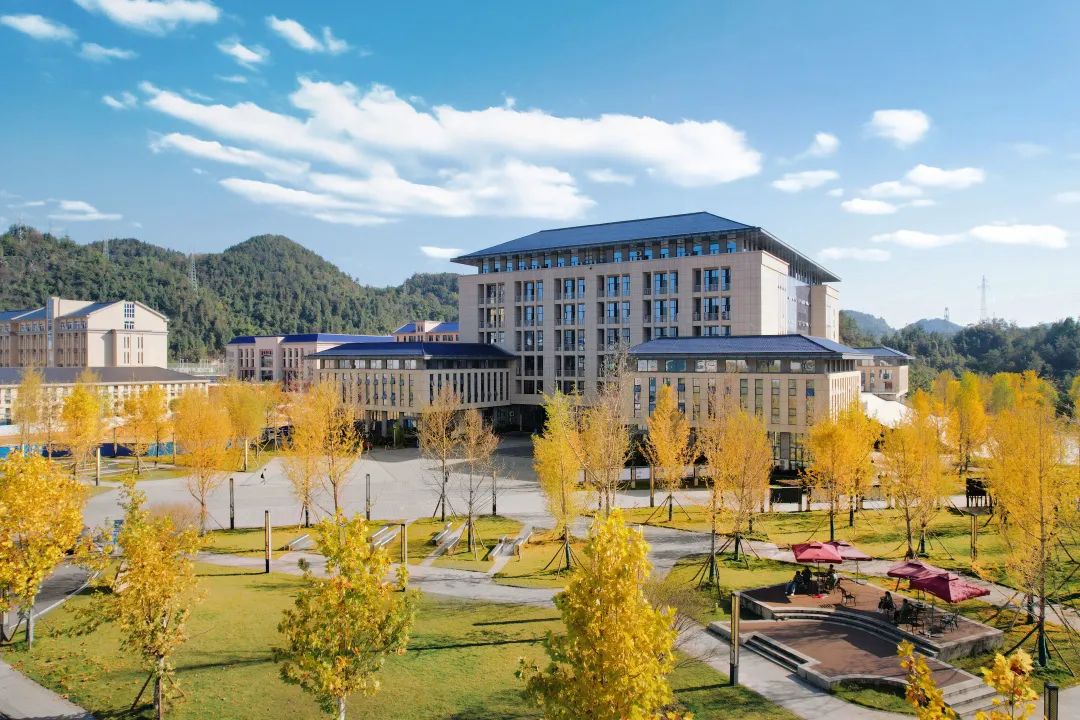 周末你好｜全新恩施學(xué)院秋日壁紙，無瑕！免費(fèi)出！