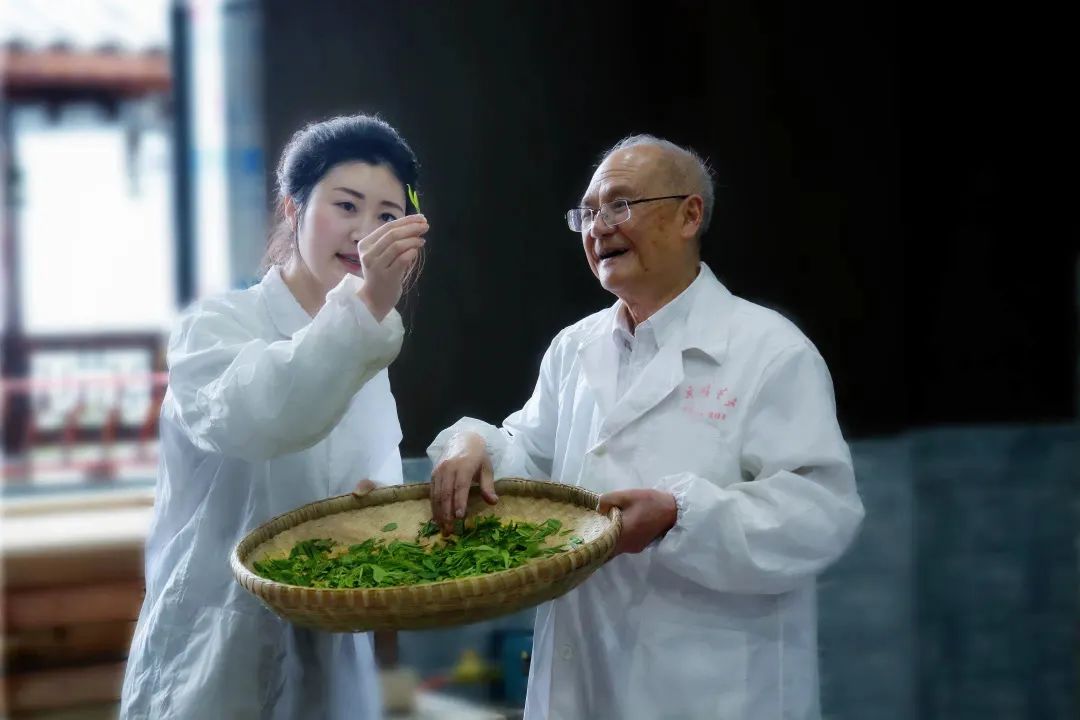 湖北恩施學院硒茶學院院長何潔入選首屆恩施州十大巾幗楷模！