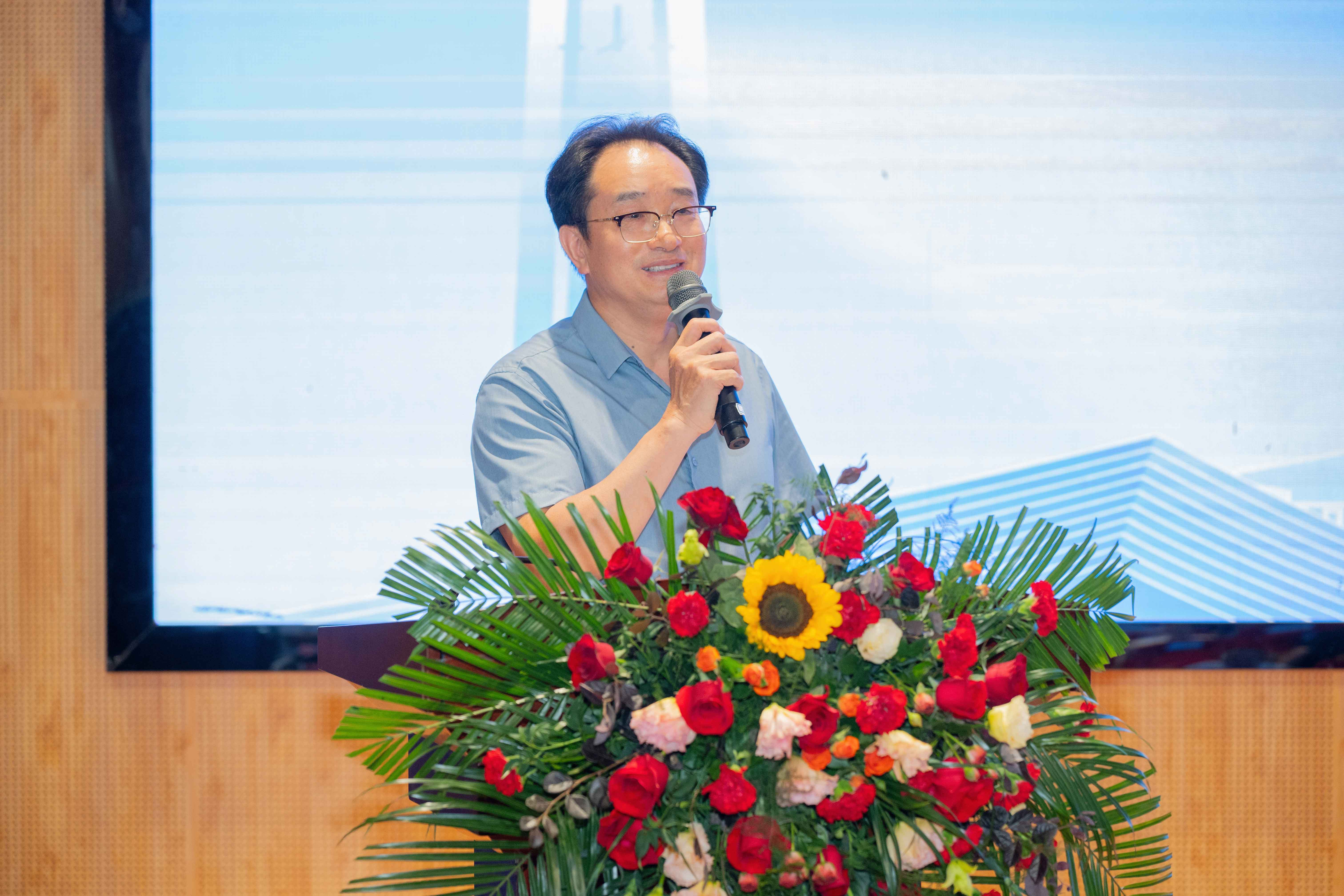 弘揚(yáng)教育家精神 鑄就新時(shí)代師魂——校長馬鳳余在第41個(gè)教師節(jié)慶祝大會(huì)上的講話