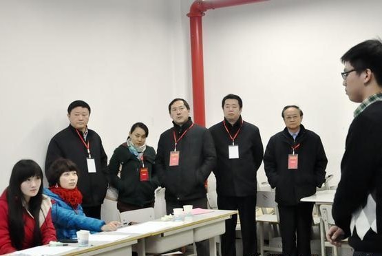 省教育考試院領(lǐng)導(dǎo)巡查校際聯(lián)考情況