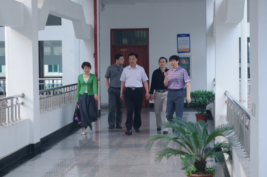 省教育廳發(fā)展規(guī)劃處負(fù)責(zé)人肖慎綱到科技學(xué)院調(diào)研