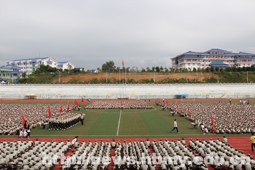 軍訓(xùn)團(tuán)舉行軍訓(xùn)會操