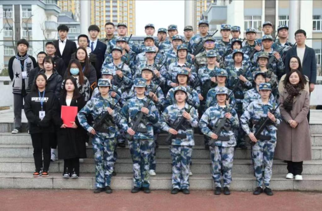 青春向黨踔厲奮發(fā)，新時(shí)代雷鋒精神薪火相傳