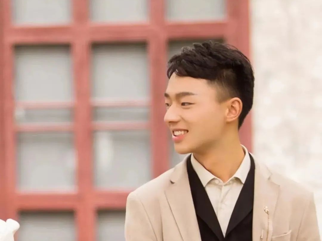 校友故事Vol.18｜因?yàn)闊釔郏詧?jiān)定，從“零基礎(chǔ)”到專業(yè)演員的蛻變