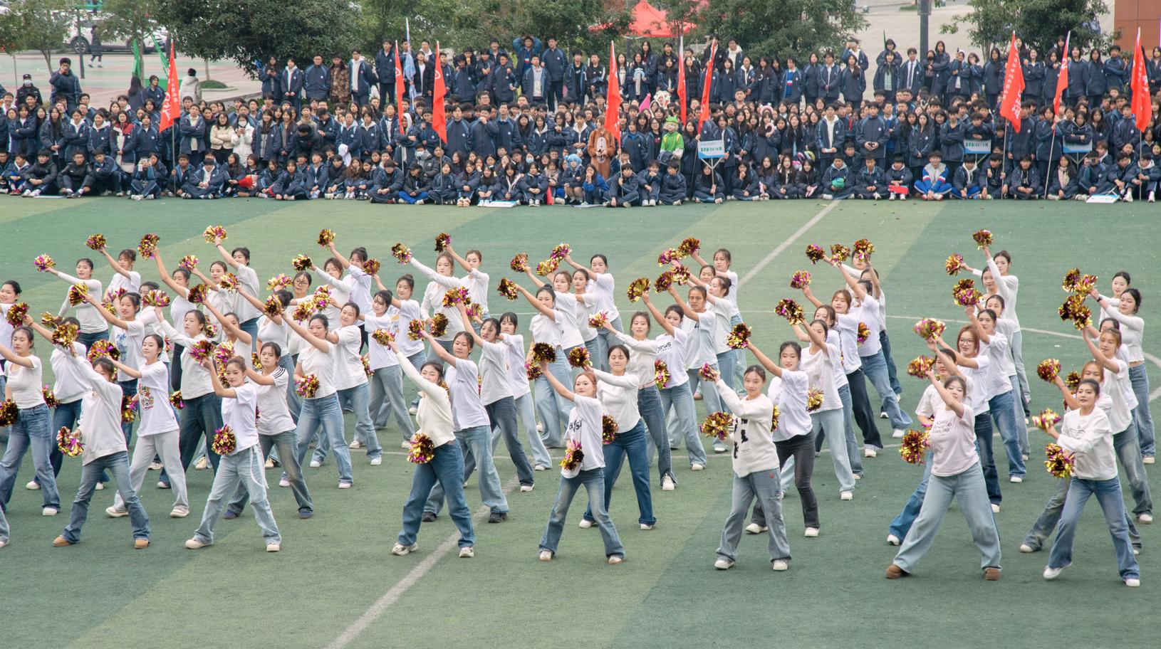 青春共振 藝彩綻放——湖北恩施學(xué)院助力恩施平高運(yùn)動(dòng)會(huì)表演引發(fā)熱潮