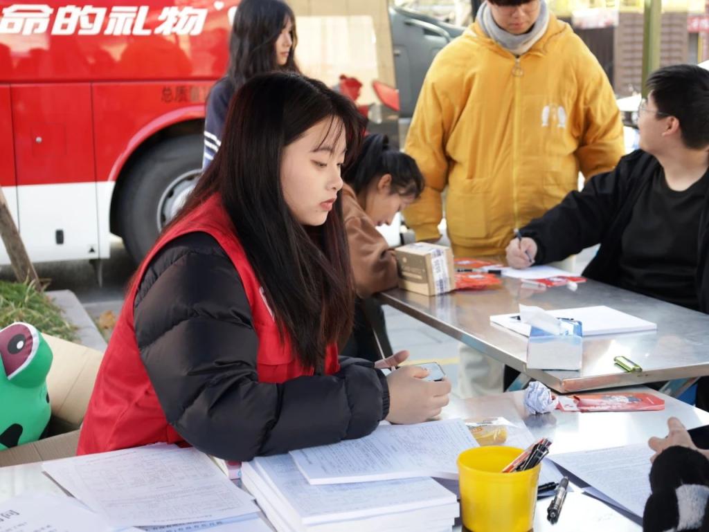 落水留香，獻(xiàn)血續(xù)愛