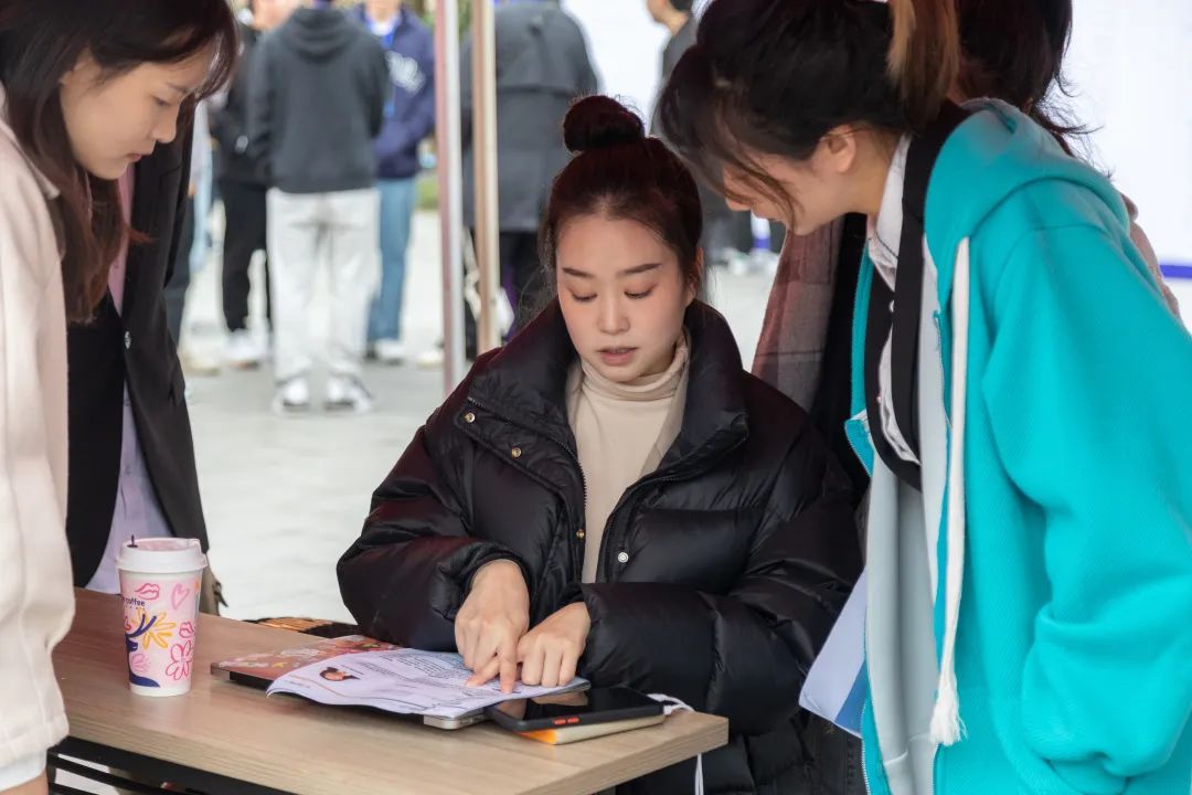 搭橋梁，促就業(yè)｜我校2023屆畢業(yè)生春季就業(yè)大型供需見面會(huì)順利舉辦