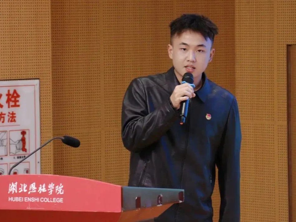 點贊新青年Vol.14｜工作后繼續(xù)升學，上學時同步創(chuàng)業(yè)，他的青春與眾不同！