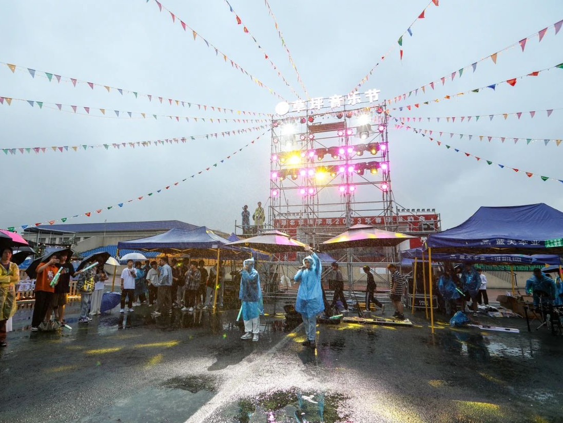 《夏日狂歡 青春萬帳》畢業(yè)草坪音樂節(jié) 在這個畢業(yè)季如約啟幕
