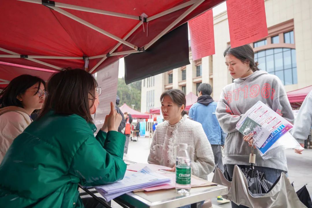 搭橋梁，促就業(yè)｜我校2023屆畢業(yè)生春季就業(yè)大型供需見面會(huì)順利舉辦