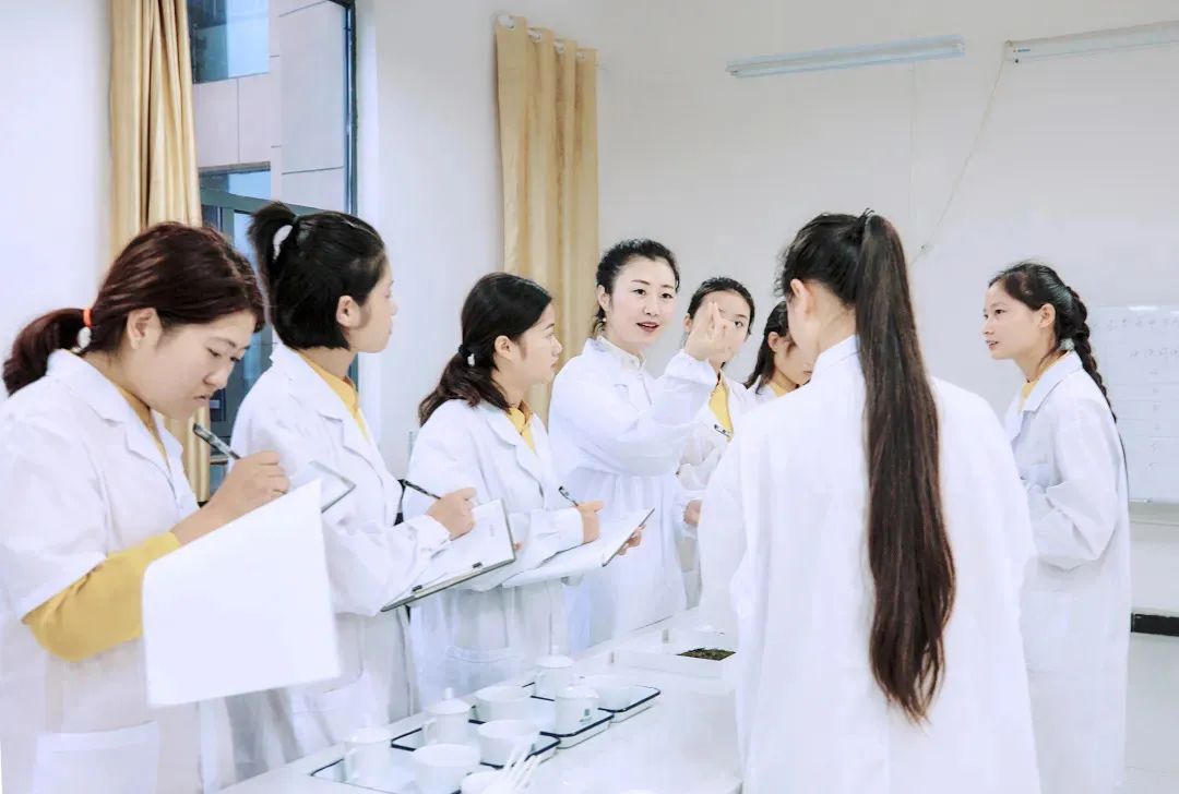 湖北恩施學院硒茶學院院長何潔入選首屆恩施州十大巾幗楷模！