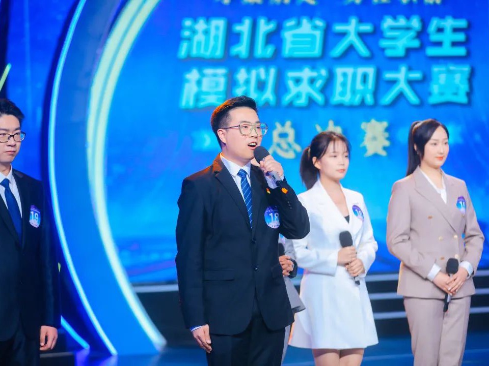 全國(guó)自強(qiáng)之星何鴻飛！這個(gè)坐擁兩項(xiàng)發(fā)明專(zhuān)利的非遺項(xiàng)目傳承人又獲獎(jiǎng)了！