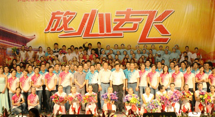 醫(yī)學(xué)院：師生同臺憶大學(xué)生活 放心去飛展璀璨前程