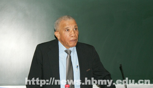 美國(guó)迪拉德大學(xué)杰瑞 沃德教授來(lái)我校講學(xué)